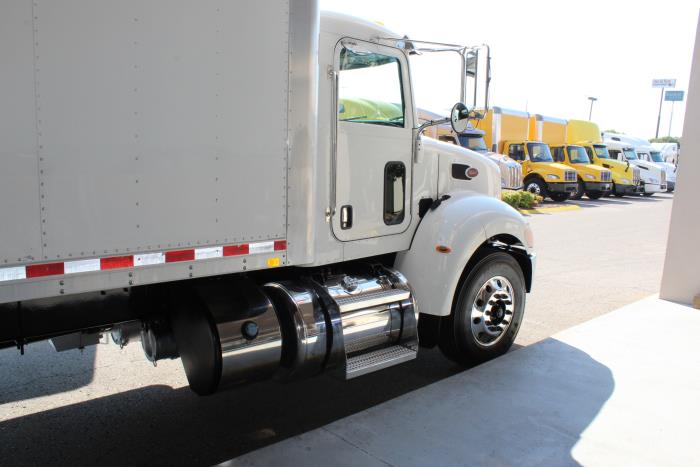 2016 Peterbilt 337-10