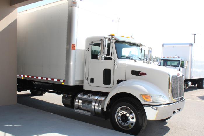 2016 Peterbilt 337-11