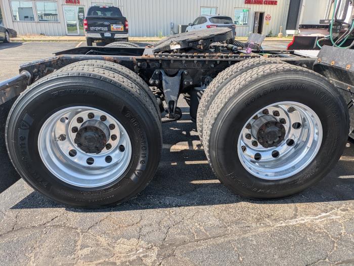 2022 International LT625-14