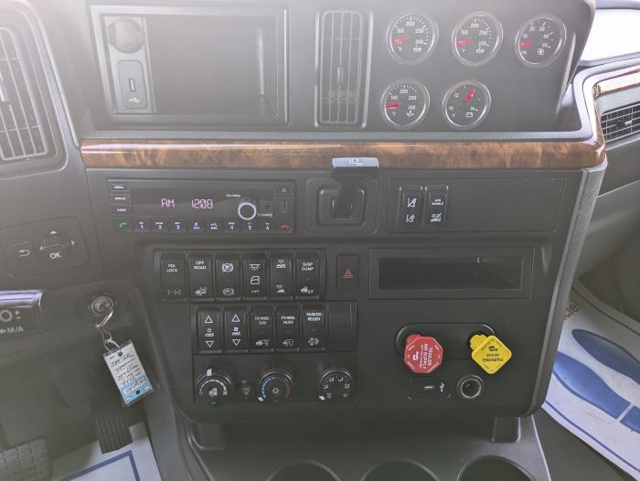 2022 International LT625-17