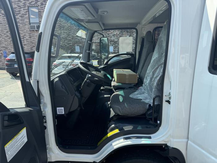2024 Isuzu NPR-HD-6