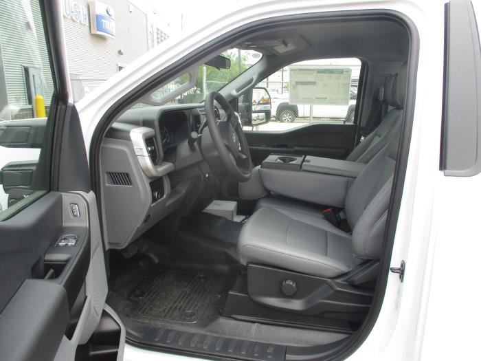 2025 Ford F-550-9