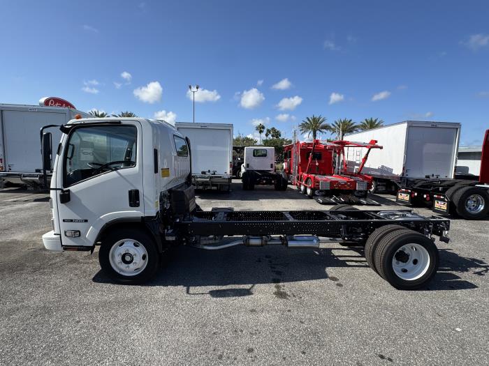 2025 Isuzu NRR-2