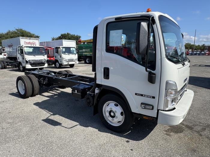 2025 Isuzu NRR-6