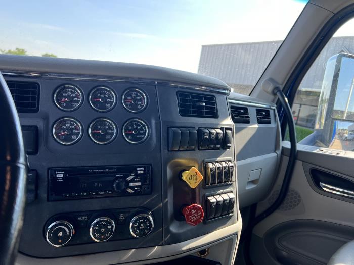 2020 Peterbilt 579-8