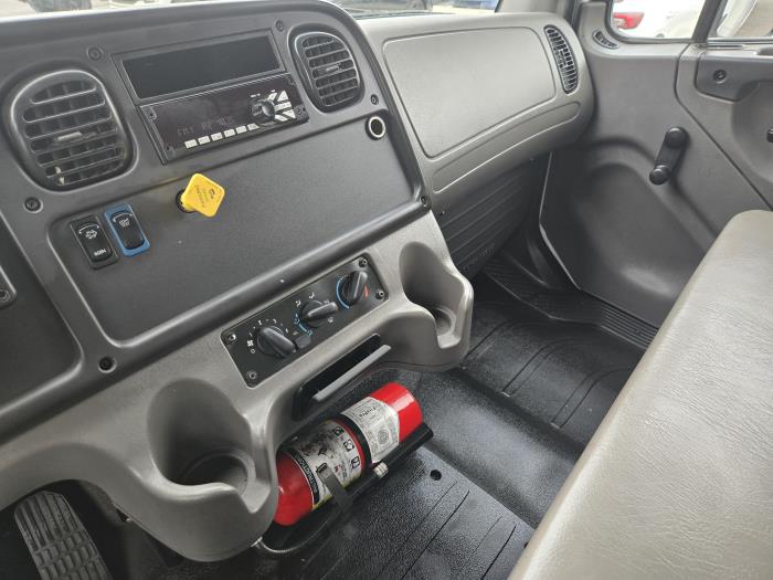 2018 Freightliner Business Class M2 106-4
