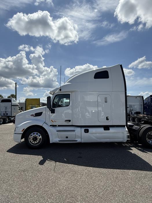2022 Peterbilt 579-2
