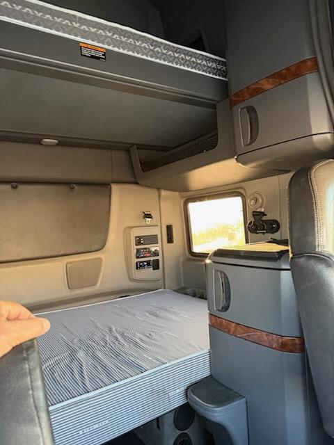 2021 International LT625-4