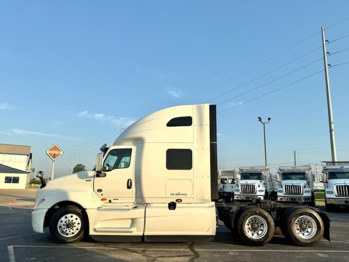2021 International LT625-8