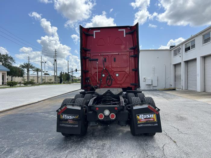 2022 Freightliner Cascadia 126" Sleeper Cab photo 4