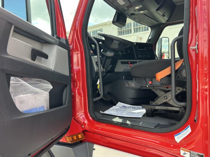 2022 Freightliner Cascadia-14