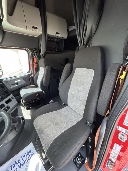 2022 Freightliner Cascadia-15