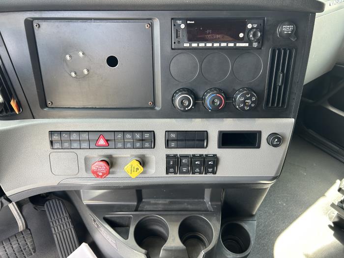 2022 Freightliner Cascadia-16