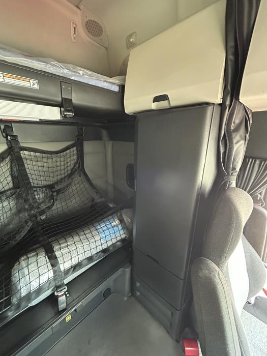 2022 Freightliner Cascadia-20