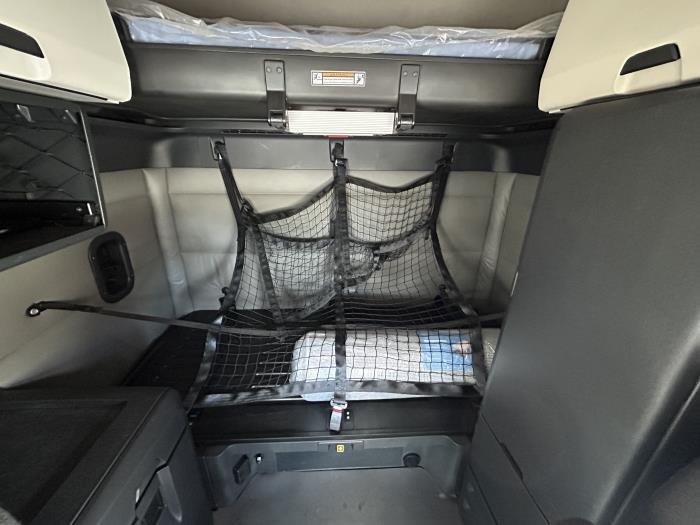 2022 Freightliner Cascadia-21