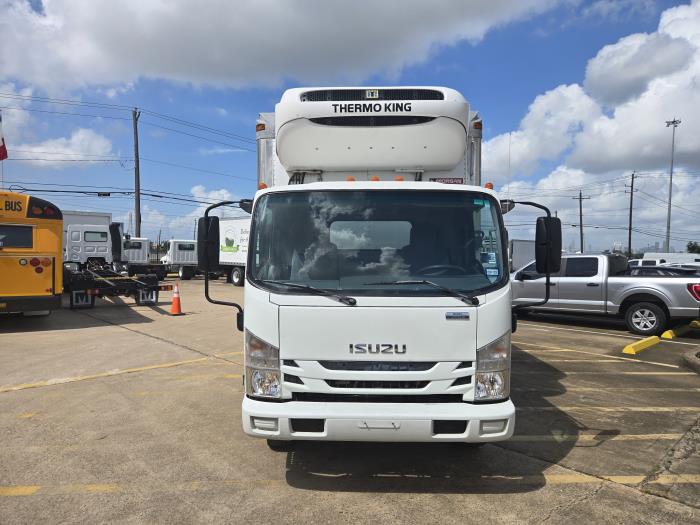 2017 Isuzu NRR-8