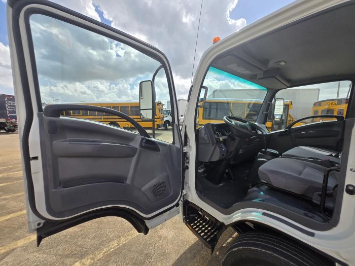 2018 Isuzu NRR-11