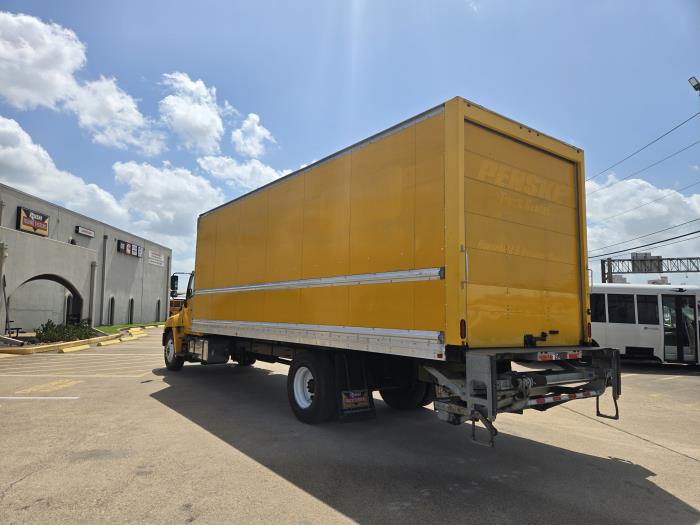 2020 Hino 268A-3
