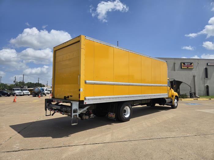 2020 Hino 268A-5