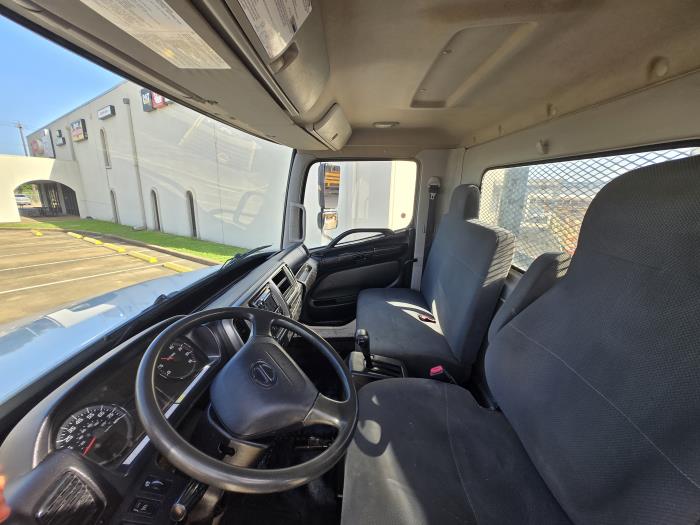 2016 Hino 268-11