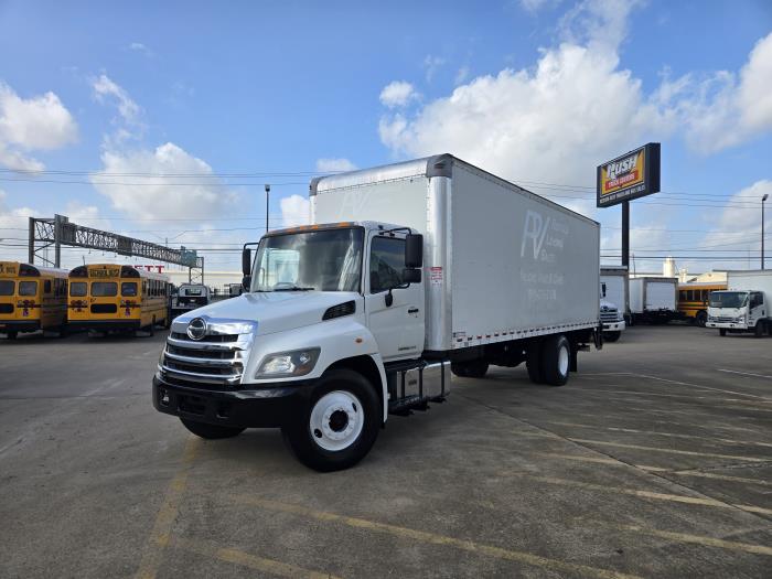 2017 Hino 268-1