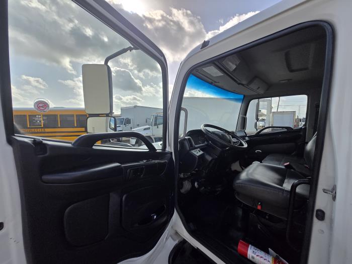 2017 Hino 268-9