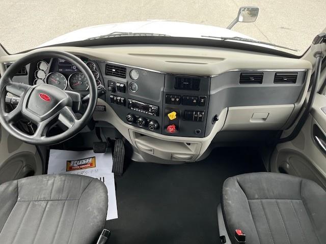 2022 Peterbilt 579-26