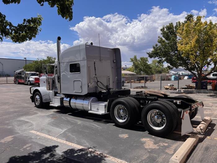2023 Peterbilt 389-3