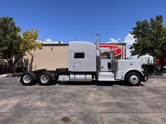 2023 Peterbilt 389-5