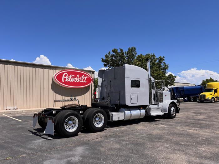 2023 Peterbilt 389-6