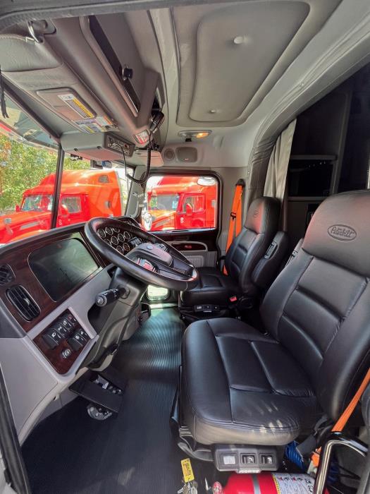 2023 Peterbilt 389-9