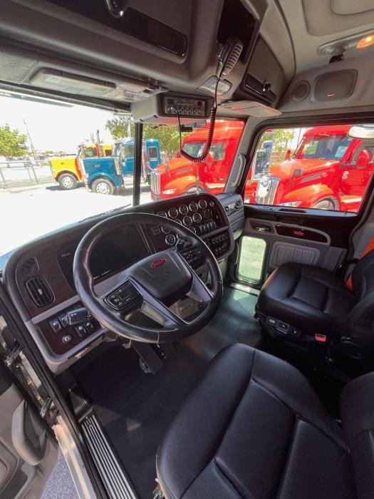 2023 Peterbilt 389-10