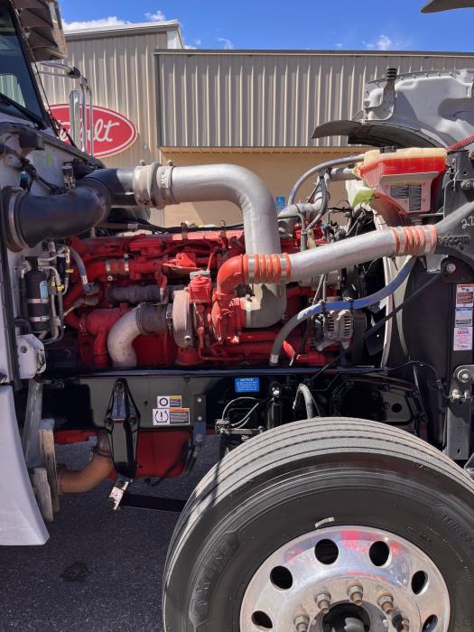 2023 Peterbilt 389-18