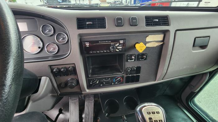 2020 Peterbilt 348-17