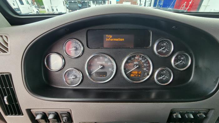 2020 Peterbilt 348-20