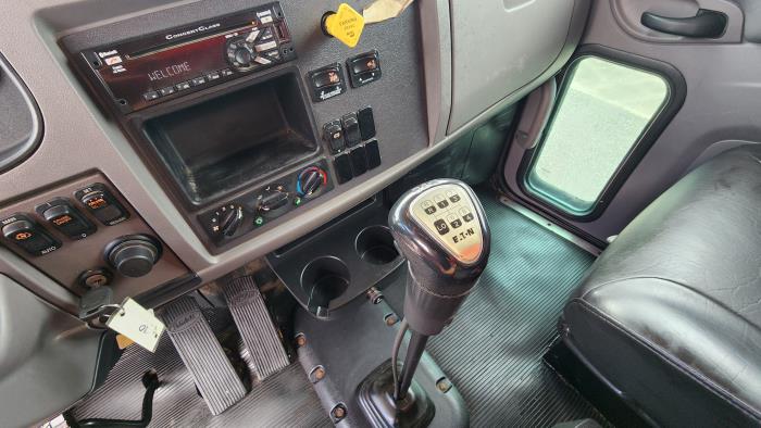 2020 Peterbilt 348-18