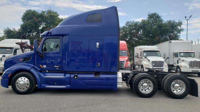 2022 Peterbilt 579-8