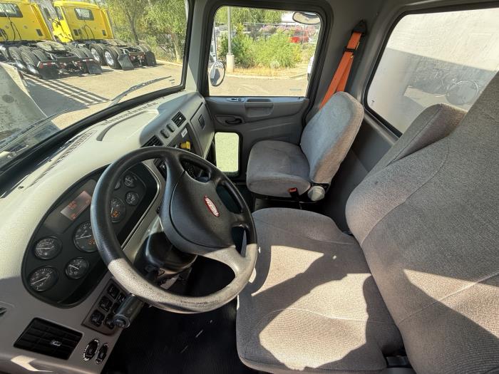 2019 Peterbilt 330-10