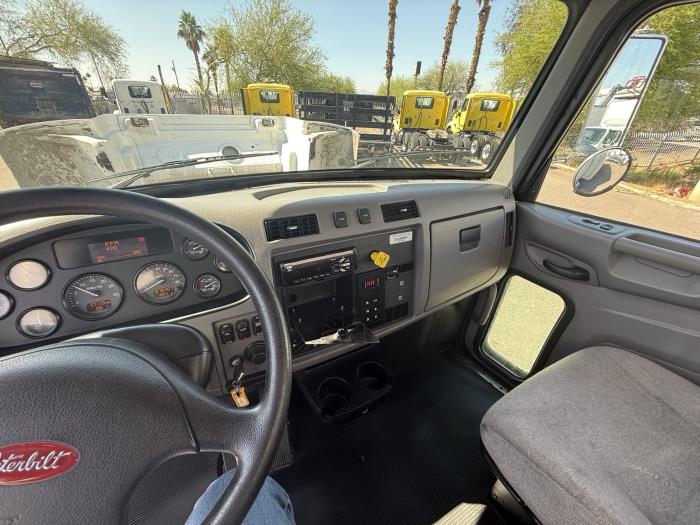 2019 Peterbilt 330-11