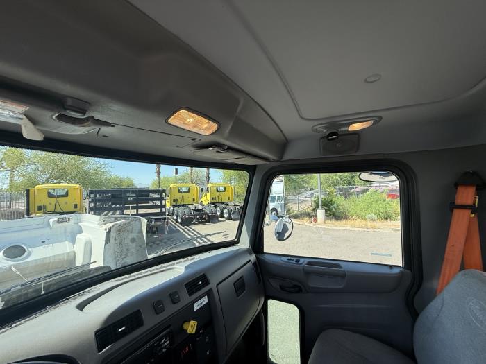 2019 Peterbilt 330-14