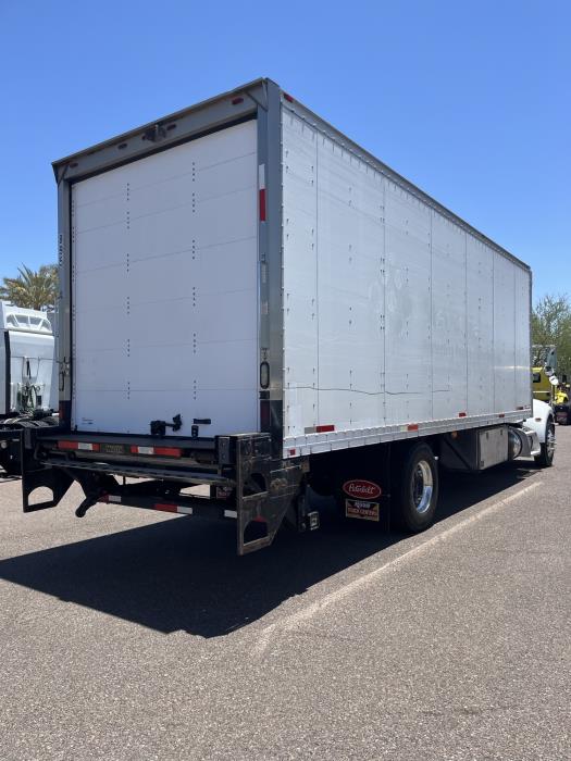 2019 Peterbilt 330-4