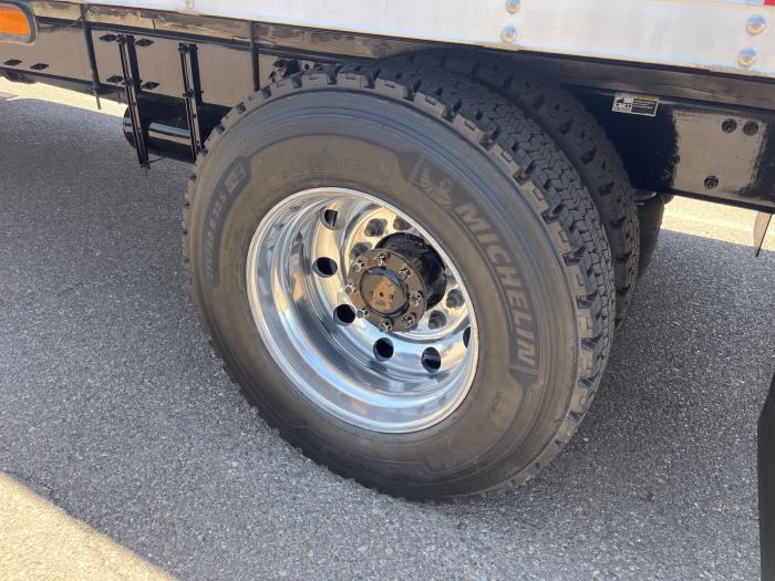 2019 Peterbilt 330-6