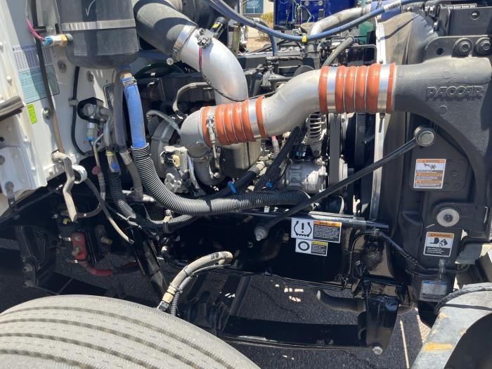 2019 Peterbilt 330-8