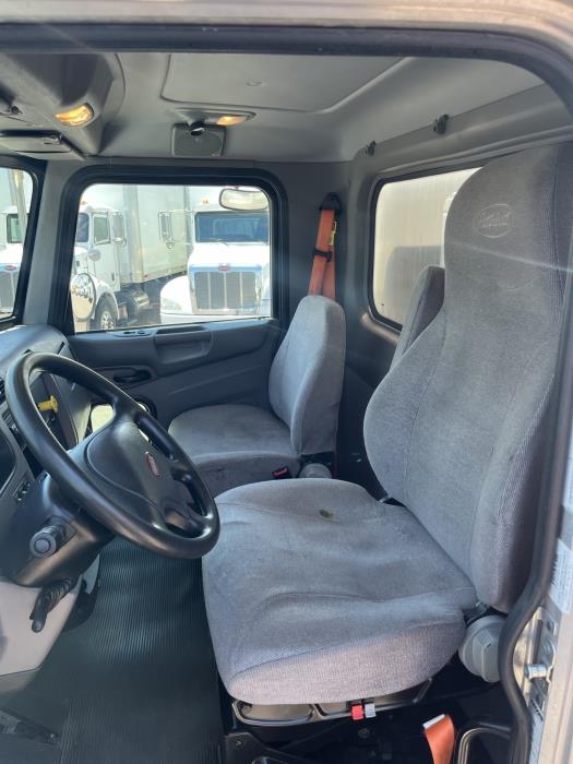 2019 Peterbilt 330-11