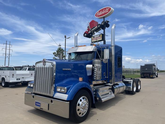 2022 Kenworth W900-1