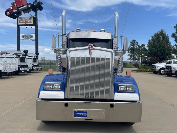 2022 Kenworth W900-2