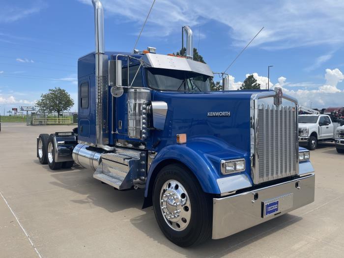 2022 Kenworth W900-3