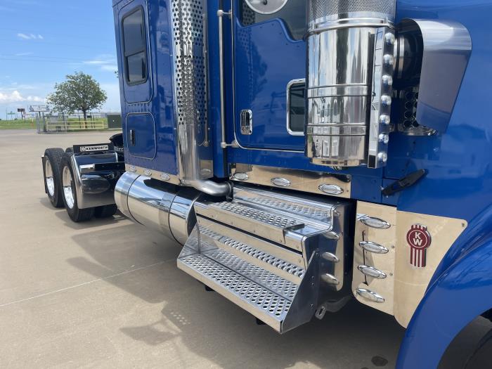2022 Kenworth W900-4