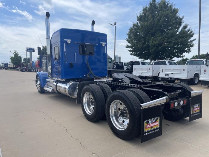2022 Kenworth W900-10