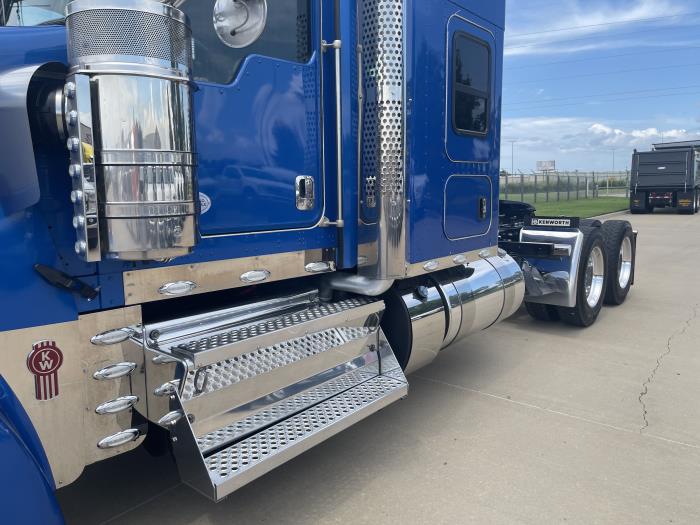 2022 Kenworth W900-14